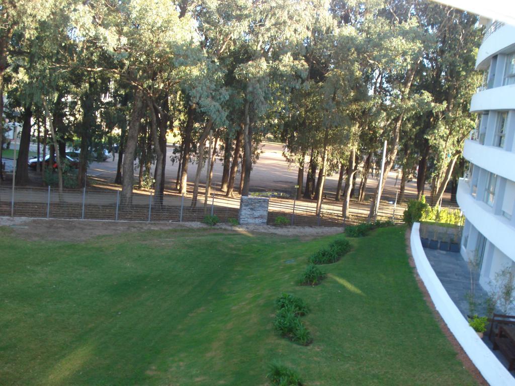 Alamos De Carrasco * Montevideo